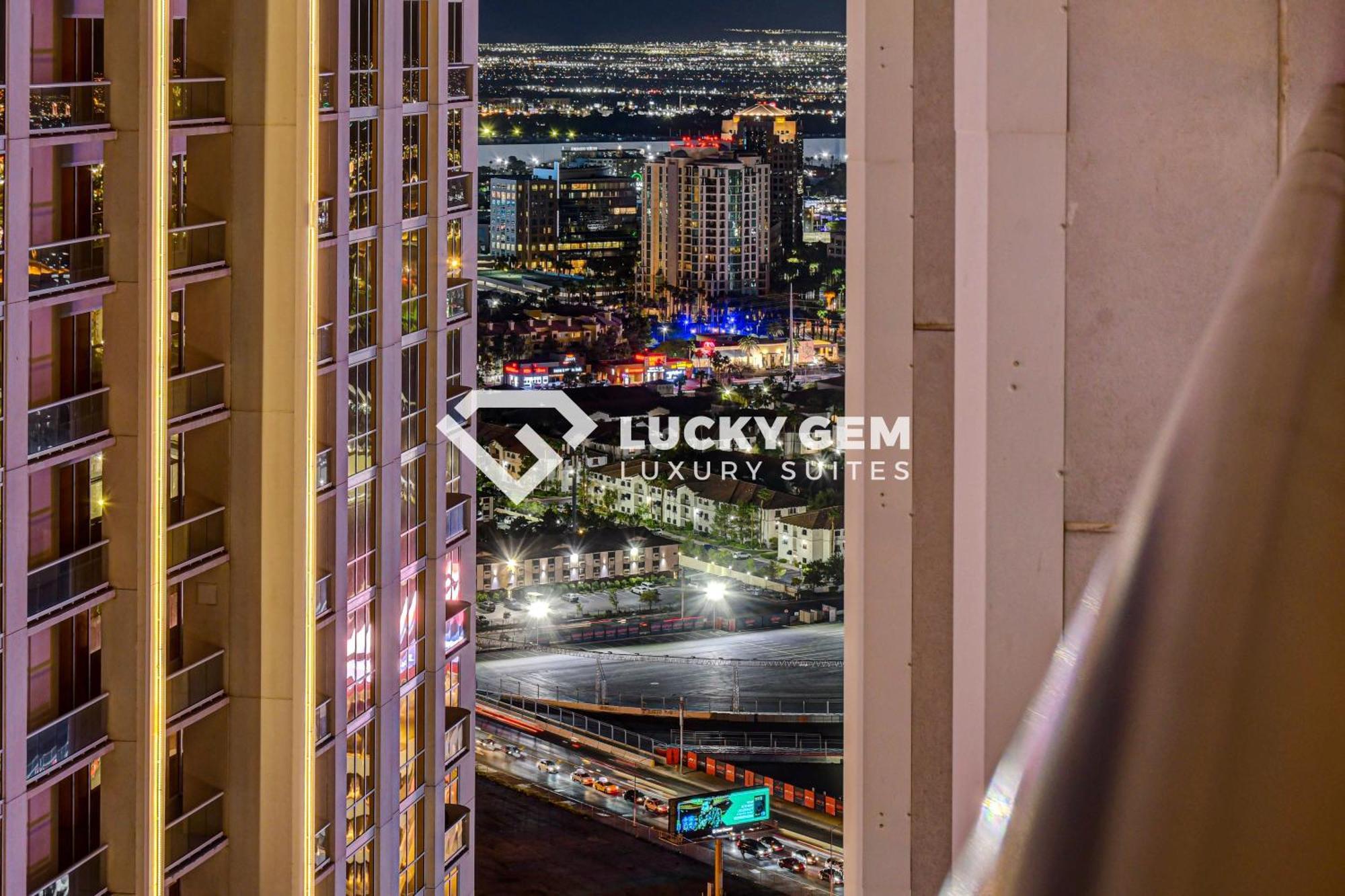 Lucky Gem Penthouse & Luxury Suites At Signature Resort, Balcony Strip View 3505 拉斯维加斯 外观 照片